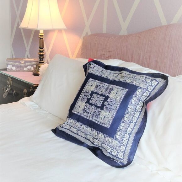 Navy Bandana on Red Cotton 20 x 20 Accent Throw Pillow NEW - Picture 9 of 11